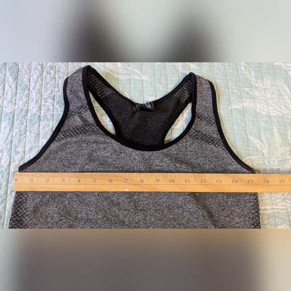 Gray Athletic Tank and Leggings Set. Size M? - Picture 5 of 10